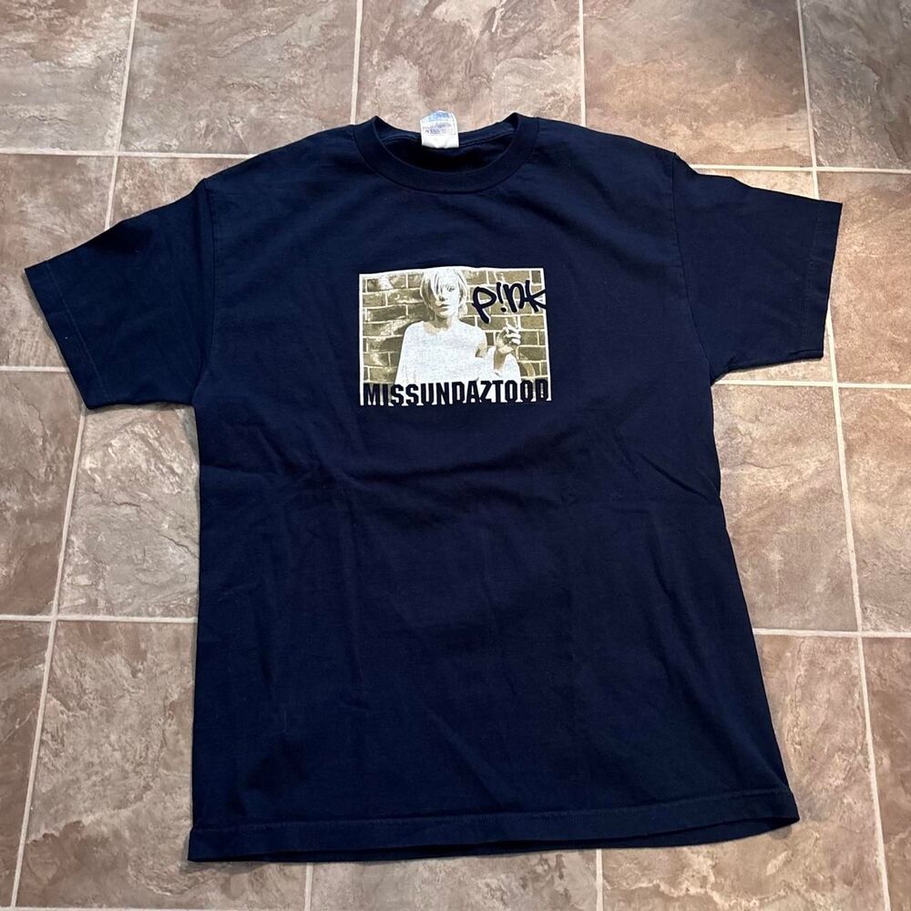 Vintage 2002 NWOT Pink Missundaztood  Tour T-Shirt Band Tee, no flaws! Size L